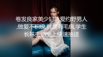 排骨男趁女同学喝醉后脱光衣服用黄瓜插女同学BB