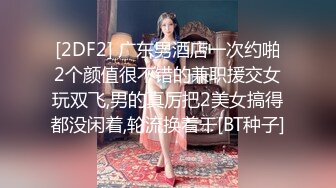 洗完澡裸著身子梳妝打扮絕美尤物,對著鏡子搔首弄姿的表情淫蕩