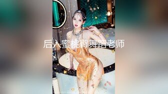  90后小少妇，黑丝情趣诱惑小乳夹激情3P，让两个大哥玩弄，揉奶玩逼轮草抽插