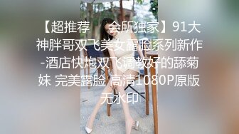  白皙美乳马尾辫少妇居家夫妻直播啪啪，跪在床上深喉交，骑乘上下套弄晃动大奶子