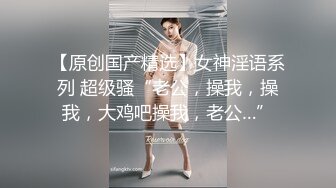 嘘嘘到一半，发出怪声吓美女