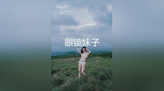 【新片速遞】 月亮般的美少女，舔鸡鸡有一套❤️ 涂得红红的性感嘴唇，吃鸡巴痒死了！