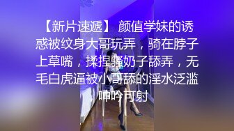 “人家好想要都濕了”淫語挑逗大波美女姐姐閨床上自摸發騷勾引炮友肉棒幹她裹硬騎上就瘋狂扭動被爆幹終於爽了