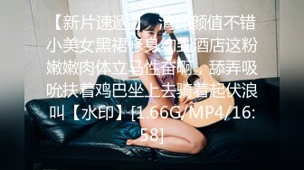 风景区女厕全景偷拍多位美女少妇前来献B (10)